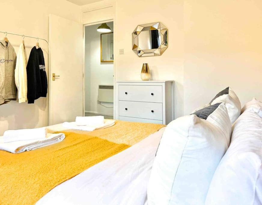 Free Parking - Business Or Relocation - Weekly Or Monthly - 4 Guests By Hofin Stays Short Lets & Serviced Appartement *