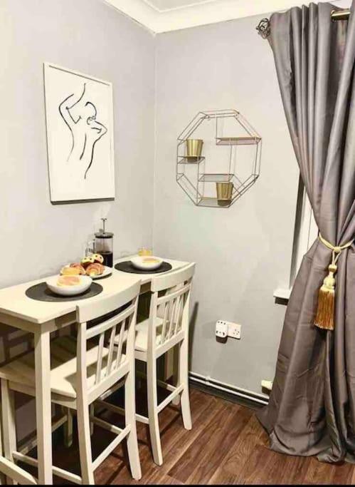 Lovely, Two Bedroom Central Location Appartement Londres