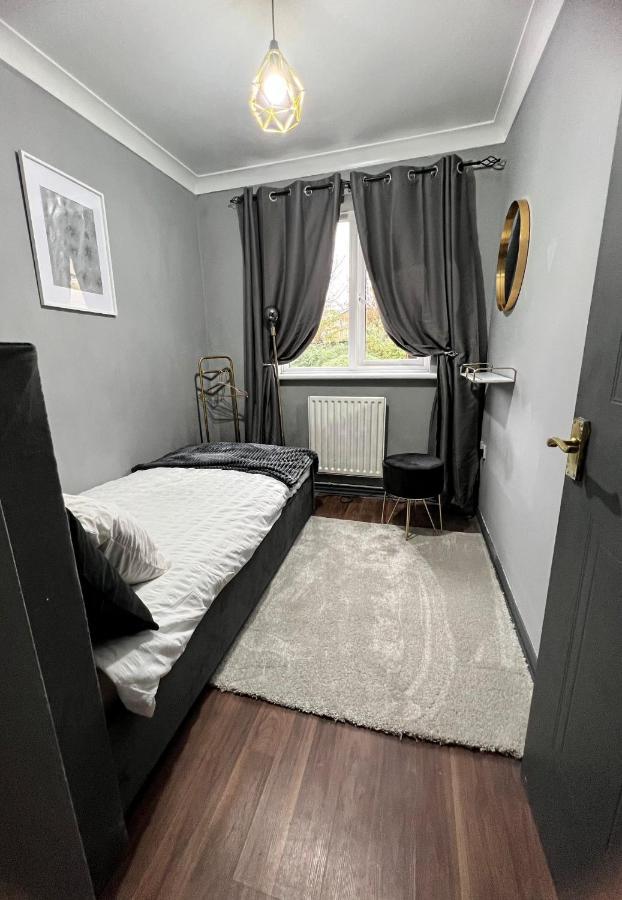 Lovely, Two Bedroom Central Location Appartement