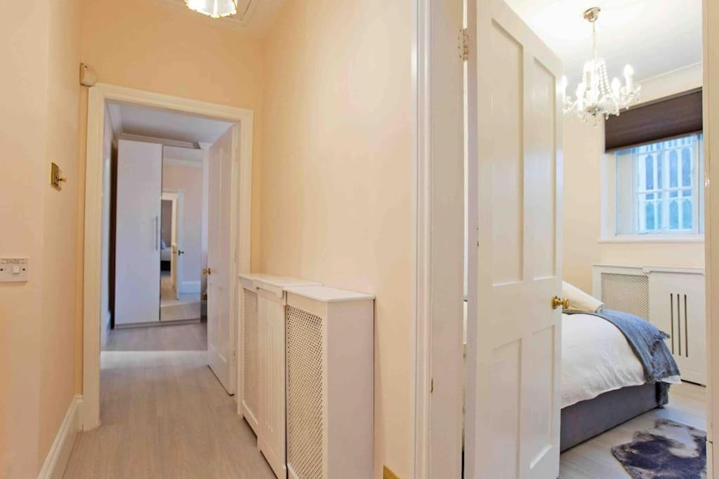 Beautiful Iconic 4 Bedroom House By Regents Park London