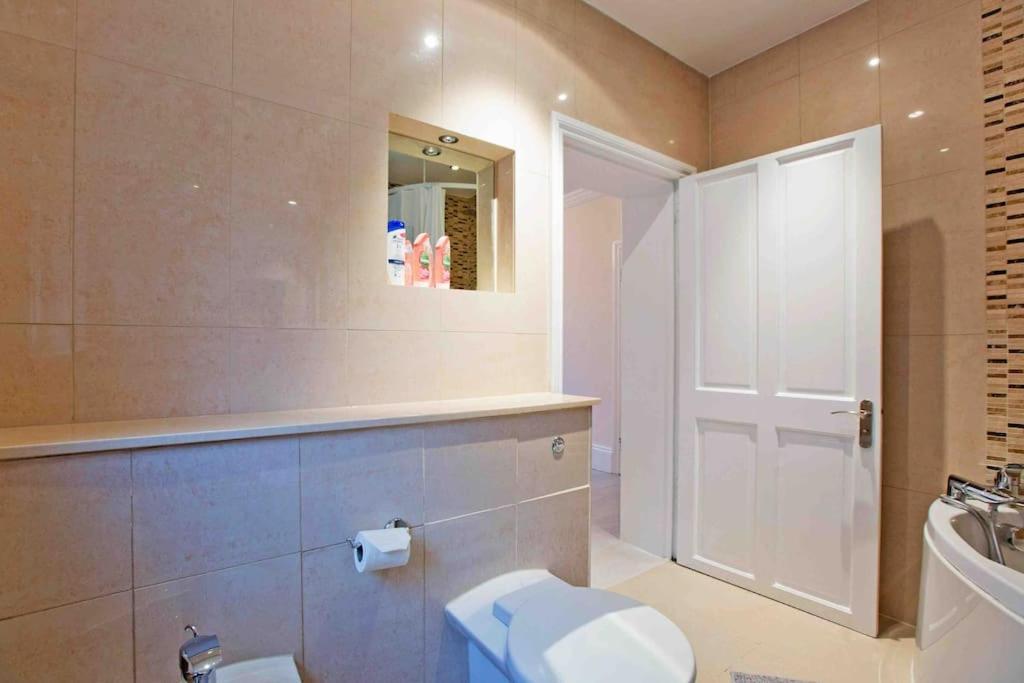 Beautiful Iconic 4 Bedroom House By Regents Park Holiday home