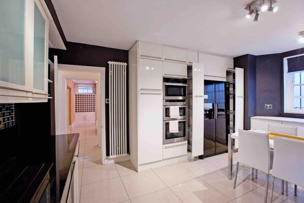Beautiful Iconic 4 Bedroom House By Regents Park Holiday home London