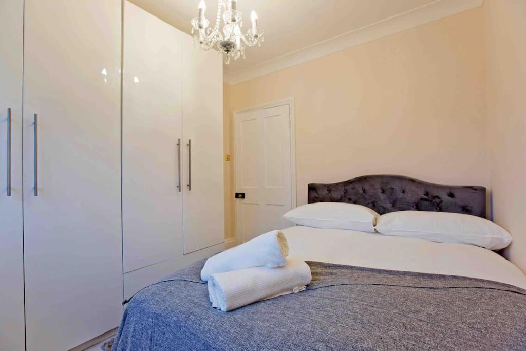 Beautiful Iconic 4 Bedroom House By Regents Park