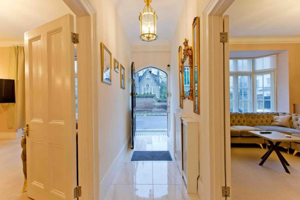 Beautiful Iconic 4 Bedroom House By Regents Park London