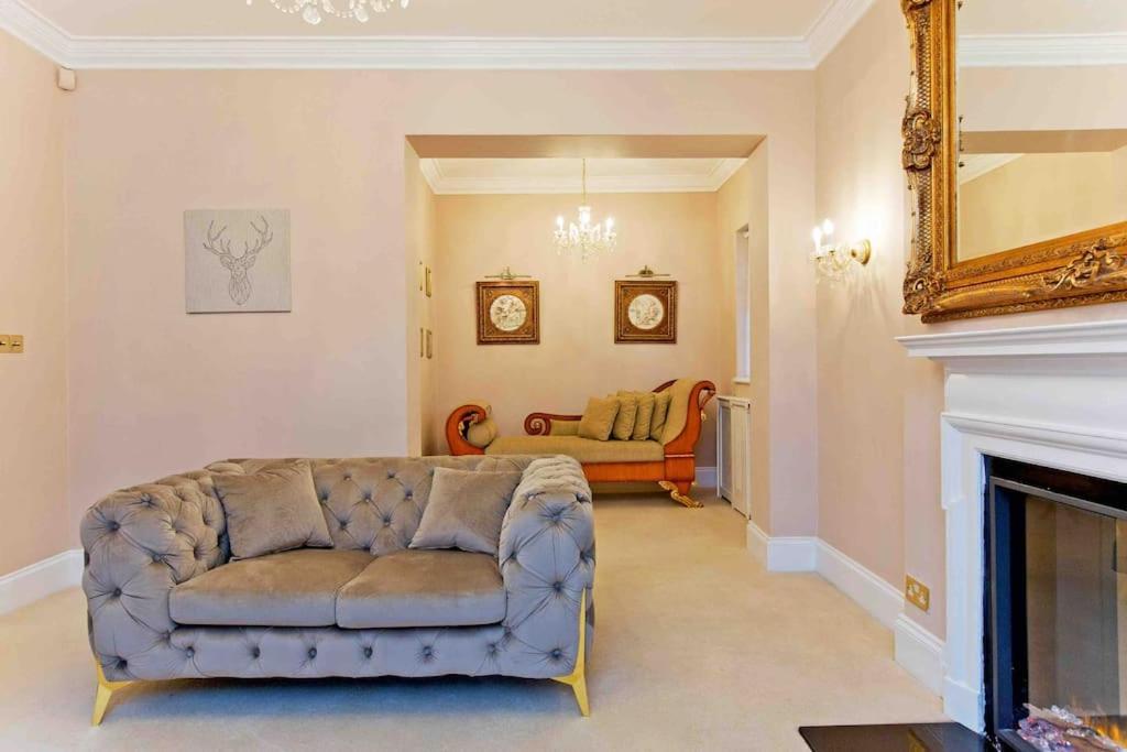 Beautiful Iconic 4 Bedroom House By Regents Park *