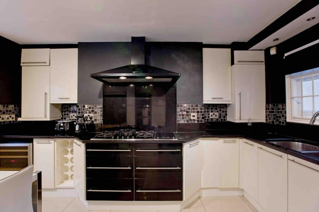 Beautiful Iconic 4 Bedroom House By Regents Park *