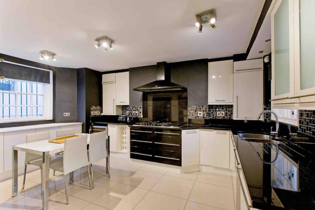 Beautiful Iconic 4 Bedroom House By Regents Park * London