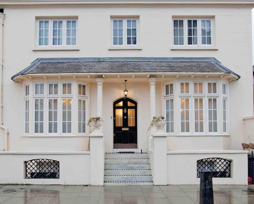 Beautiful Iconic 4 Bedroom House By Regents Park Holiday home *