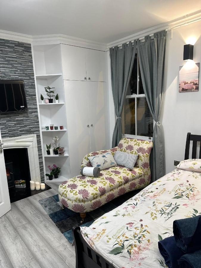 Fabulous To Acton Town Apartamento Londres