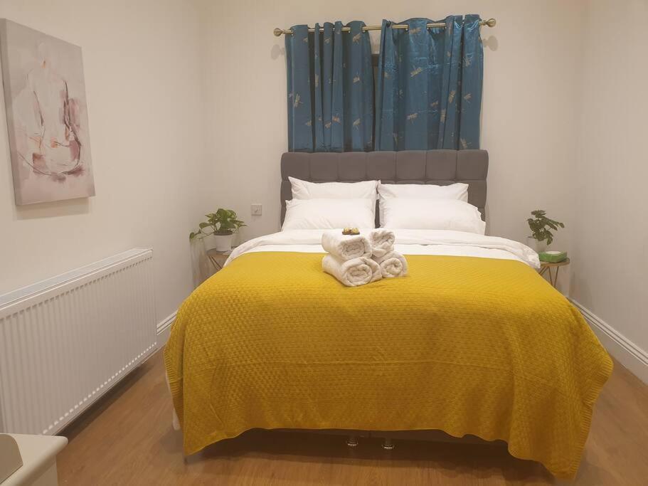 New - Private King Bed -put- With Terrace, Free Parking, Near Tube Apartamento Londres