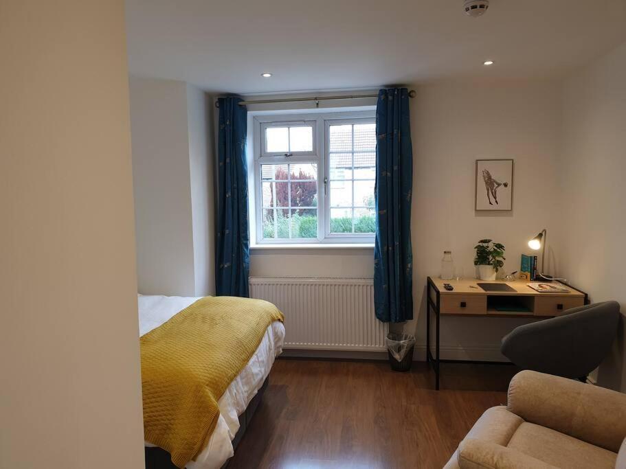 New - Private King Bed -put- With Terrace, Free Parking, Near Tube *