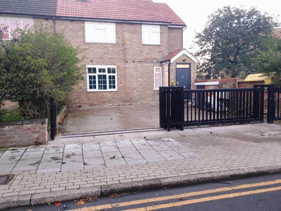 New - Private King Bed -put- With Terrace, Free Parking, Near Tube