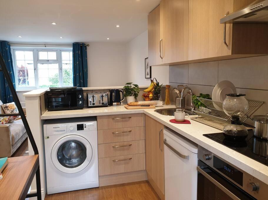 New - Private King Bed -put- With Terrace, Free Parking, Near Tube Apartamento *