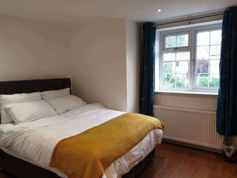 New - Private King Bed -put- With Terrace, Free Parking, Near Tube Londres