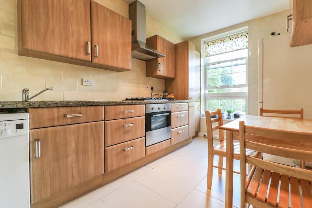 Apartment Spacious 4 Bed Flat Near 02 Arena Greenwich *