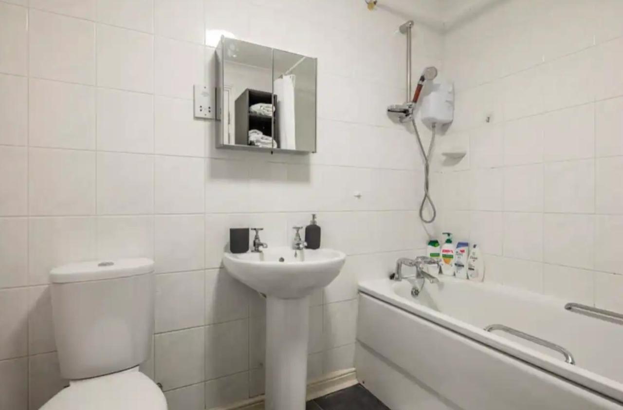 Apartamento 1 Bedroom Flat With Free Parking Londres