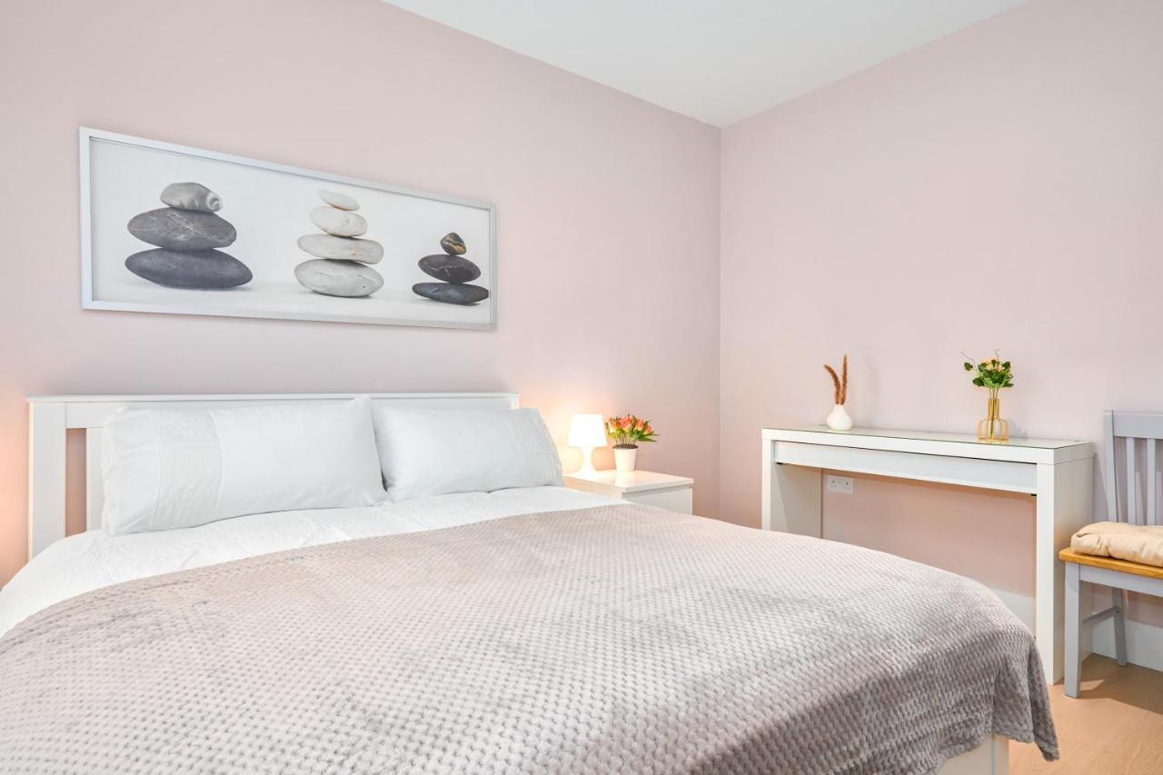 2 Bedroom Luxury With Balcony *