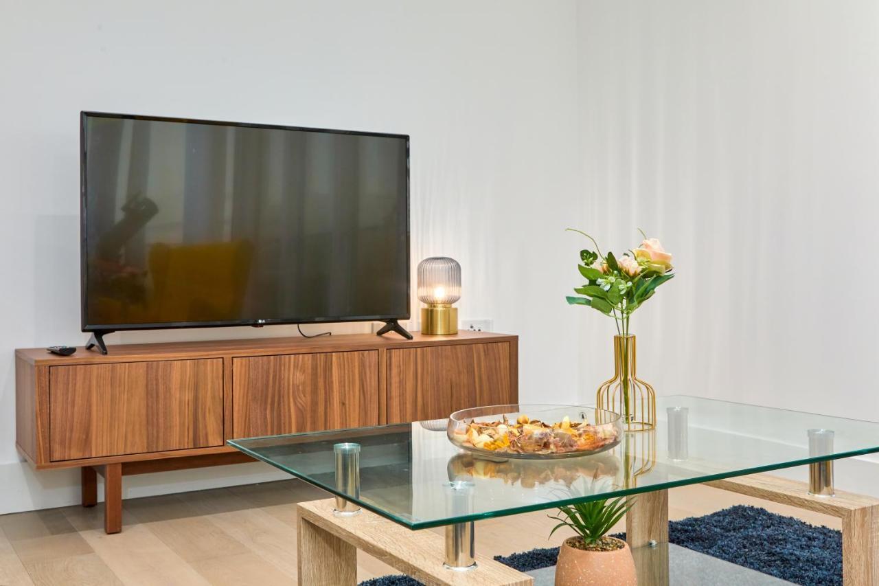 Apartment 2 Bedroom Luxury With Balcony London