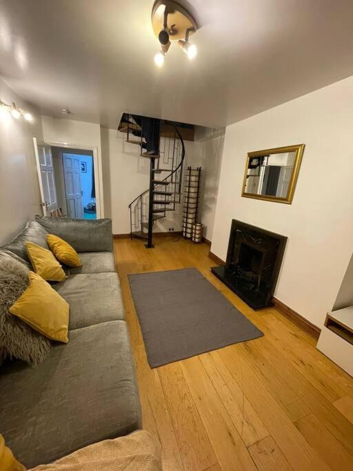Apartamento 3 Double Bedroomed Flat, Acton. London, Uk *