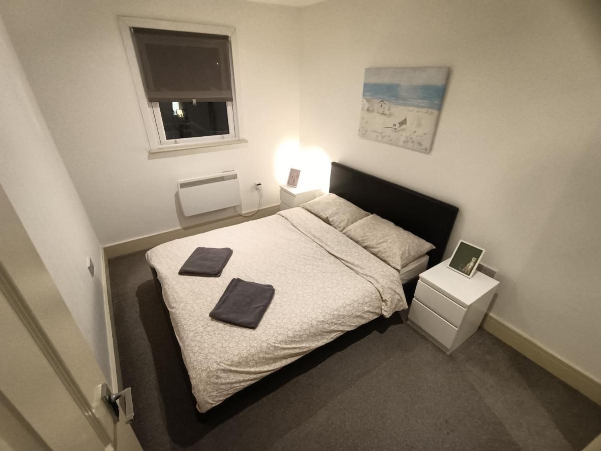 Lovely 2 Bedroom Serviced In *