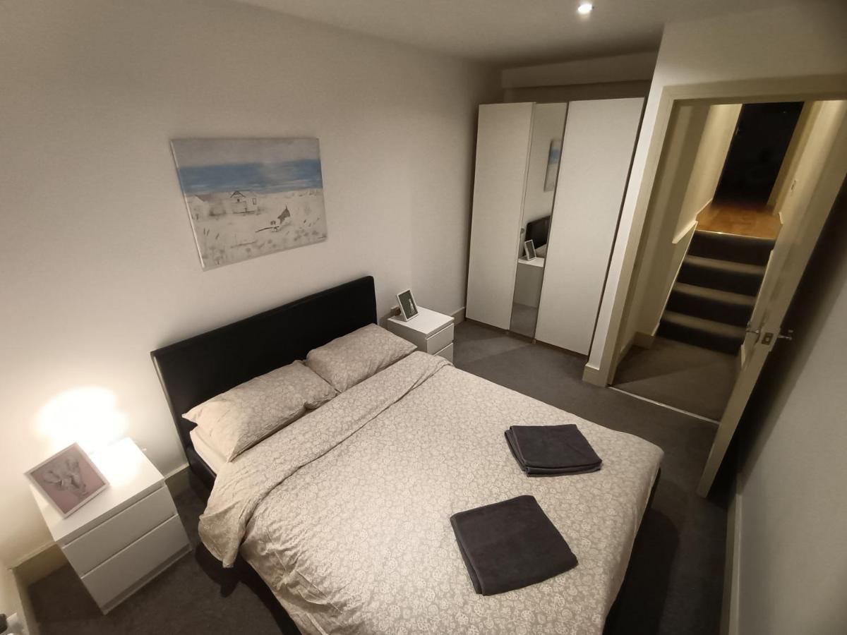 Lovely 2 Bedroom Serviced In Apartment London