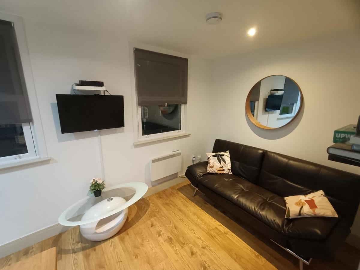 Apartment Lovely 2 Bedroom Serviced In