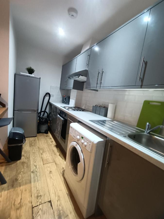 Lovely 2 Bedroom Serviced In *