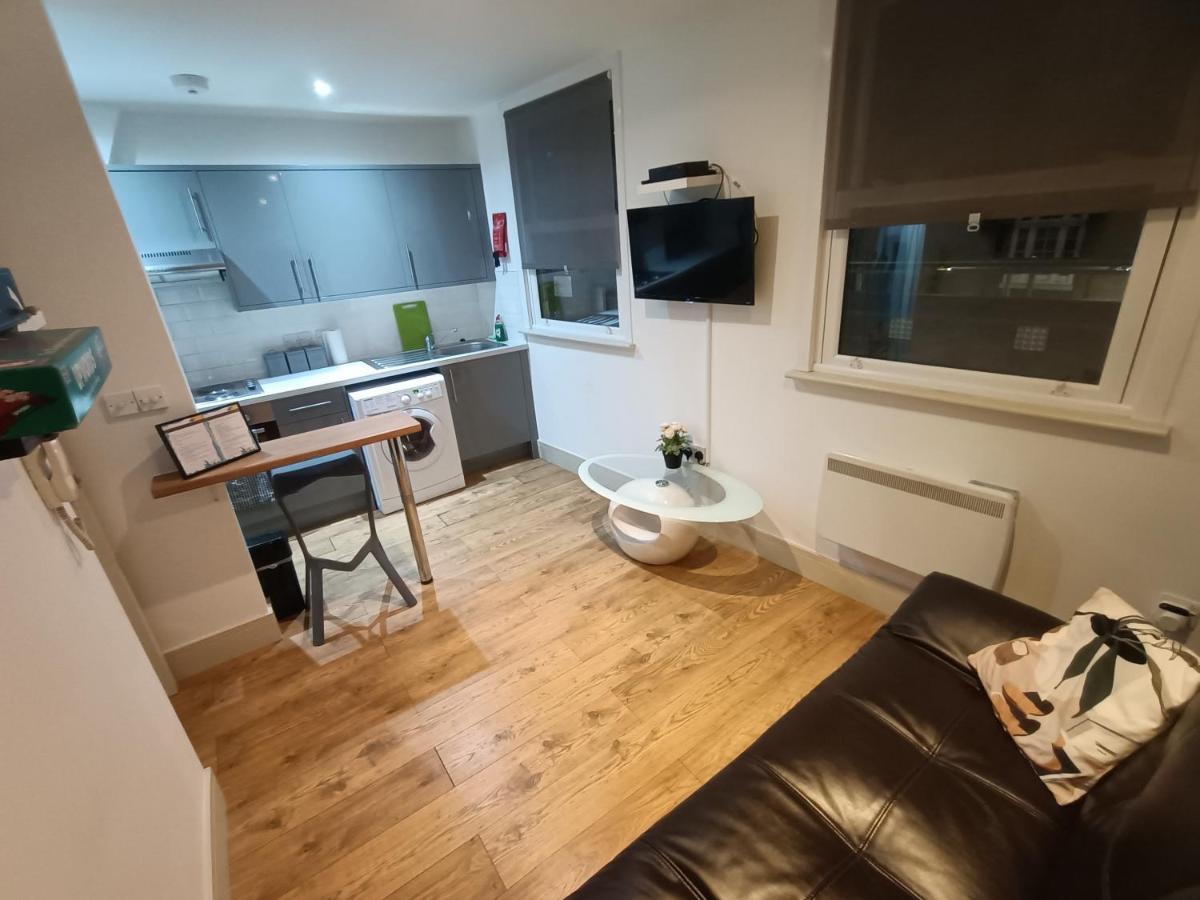 Lovely 2 Bedroom Serviced In Apartment London