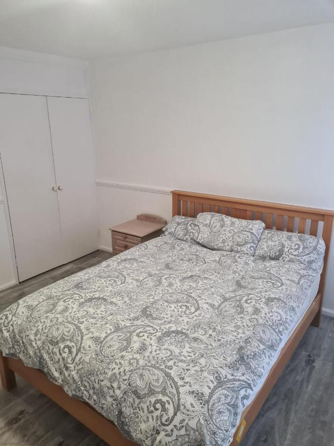 Luxury House, 4 Bedrooms Fully Furnished Londres
