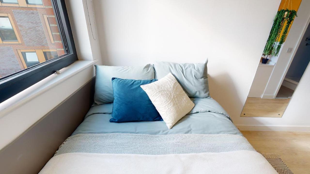 For Students Only Private Bedrooms With Shared Kitchen And At Iq Haywood House In Apartment London