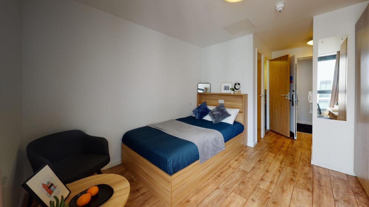 Private Bedrooms And Minutes Away From Wembley Stadium At Sterling Court * Londen