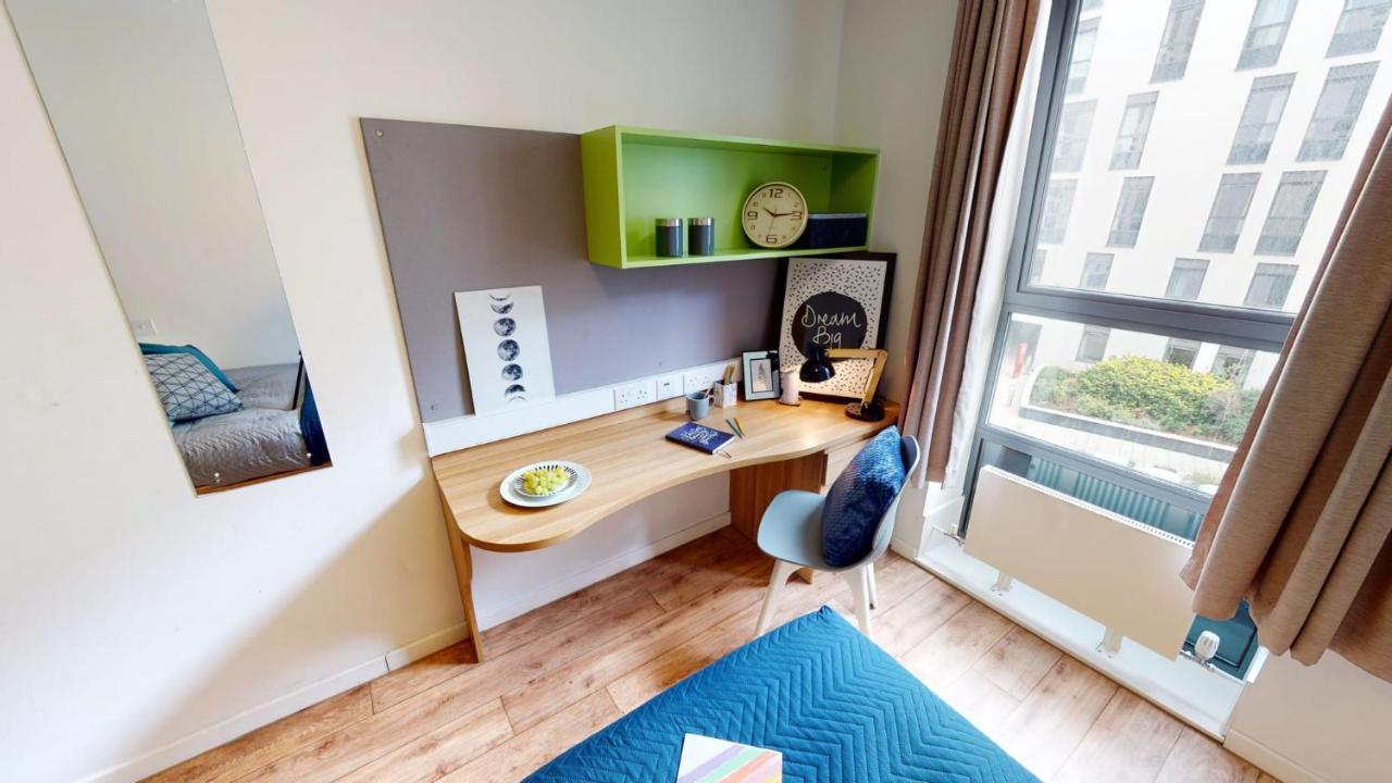Private Bedrooms And Minutes Away From Wembley Stadium At Sterling Court Londen