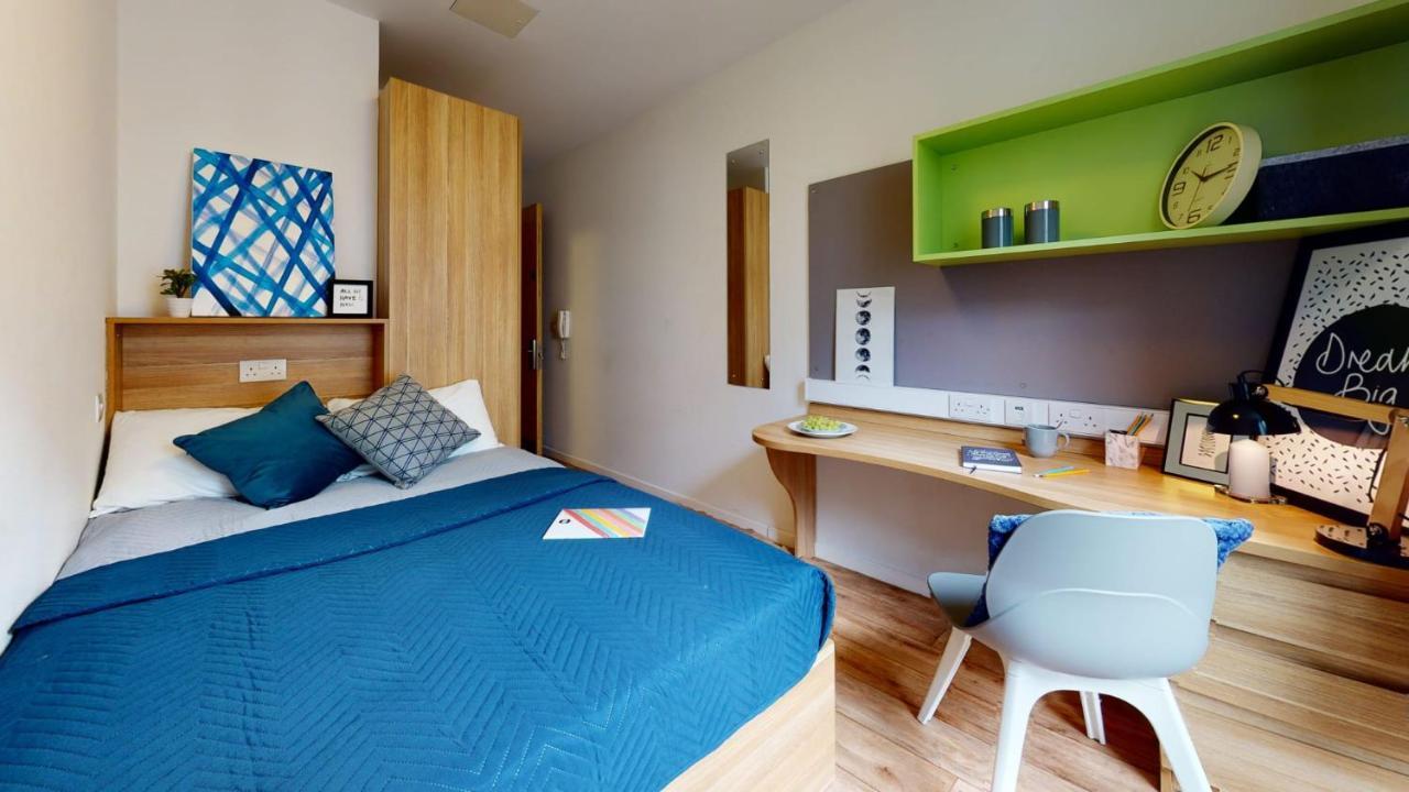 Private Bedrooms And Minutes Away From Wembley Stadium At Sterling Court Appartement Londen