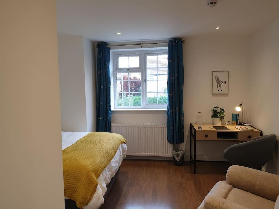 New - Private King Bed -ric- Free Parking, Terrace, Near Tube * Londres