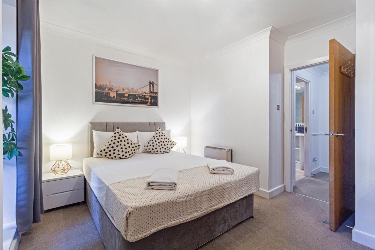 Thames River Apartment London
