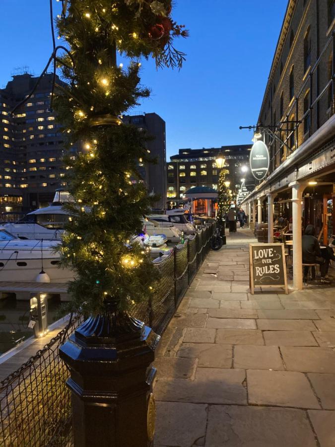 Entire Boat At St Katherine Docks 2 Available Select Using Options * Londres