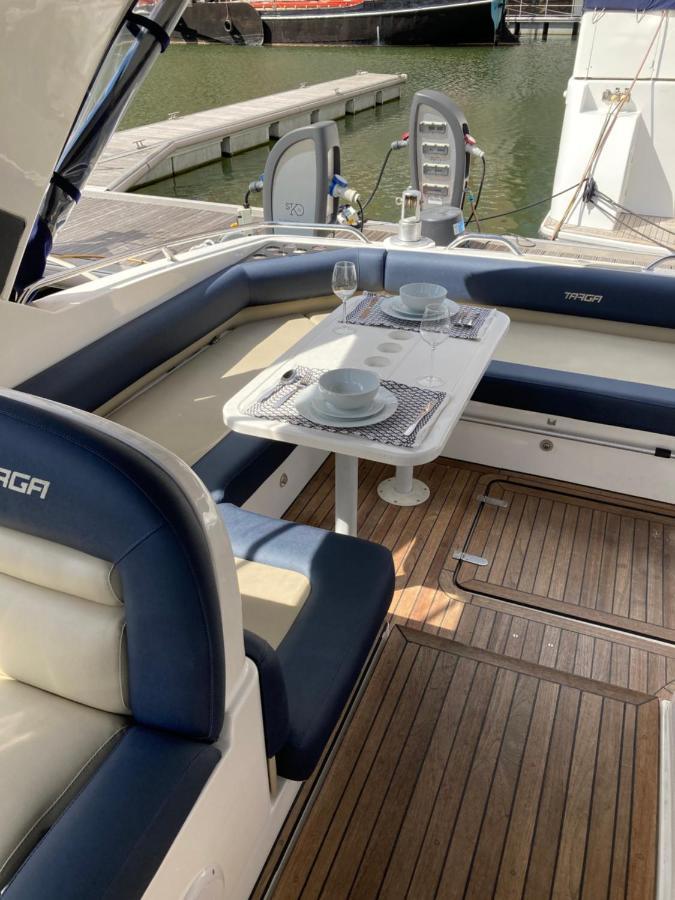 Entire Boat At St Katherine Docks 2 Available Select Using Options * Londres