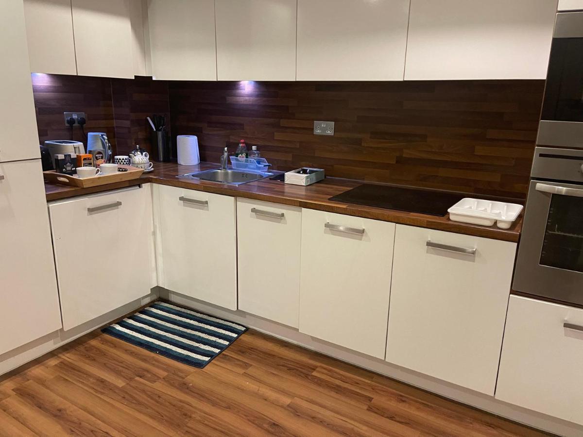 Lovely Luxury 1-bed In Wembley Appartement *