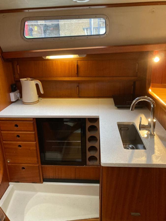 Entire Boat At St Katherine Docks 2 Available Select Using Options Londres
