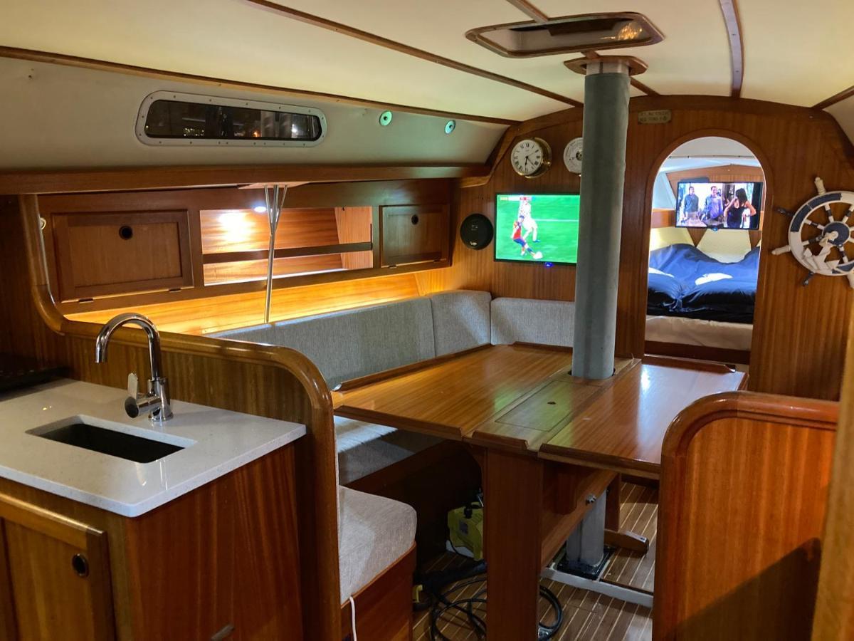 Entire Boat At St Katherine Docks 2 Available Select Using Options Londres