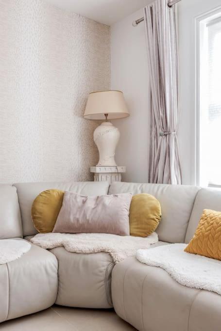 Spacious 5 Bed, 2 Bathrooms House With A Private Garden * Londen