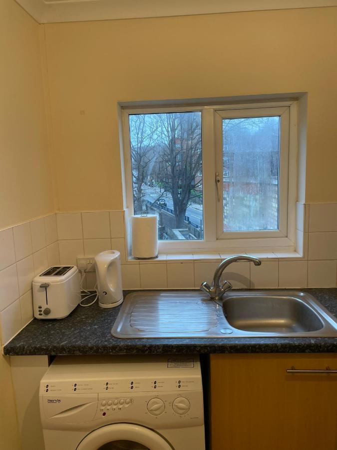 One Bedroom Flat Near Finsbury Park * Londres