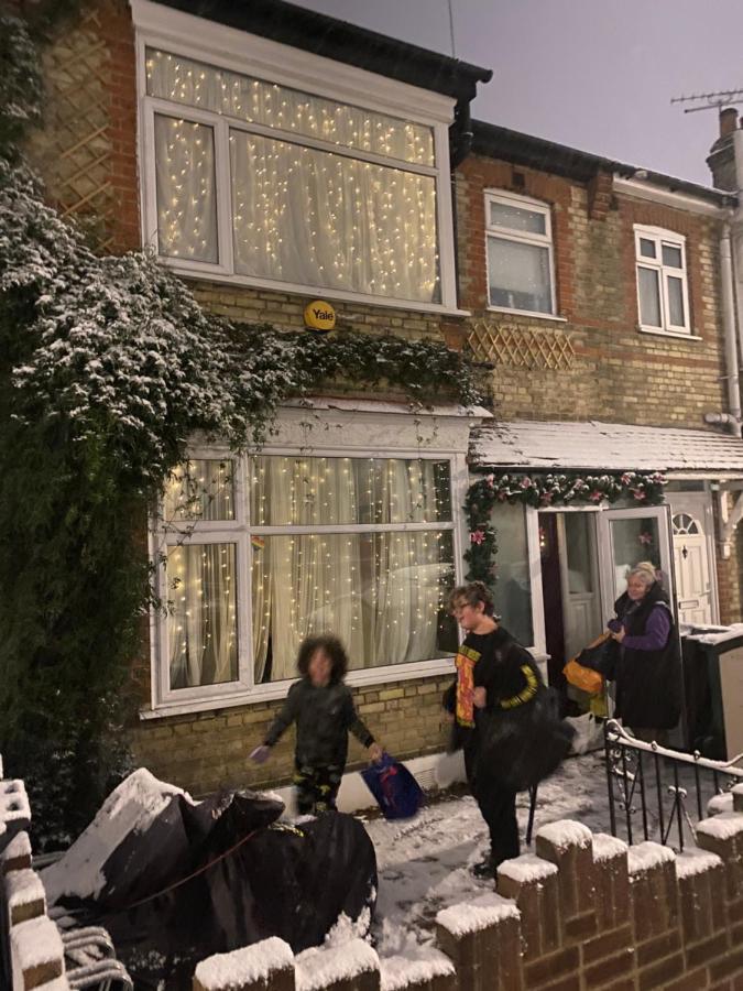 Three Bedroom Family With Garden In Walthamstow Hébergement de vacances Londres