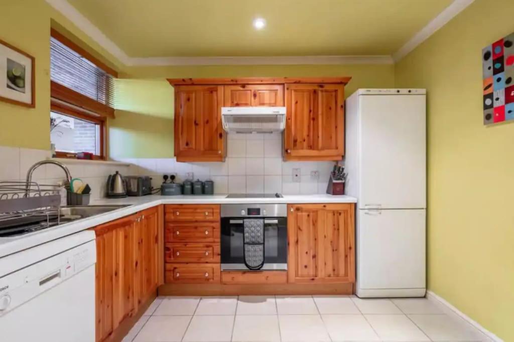1 Bedroom Flat With Free Parking *