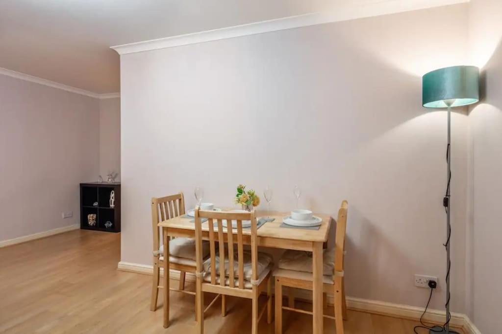 Apartamento 1 Bedroom Flat With Free Parking Londres