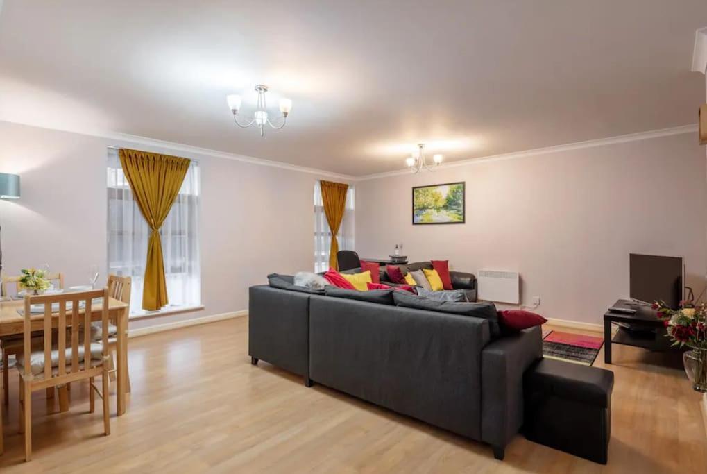 1 Bedroom Flat With Free Parking Apartamento