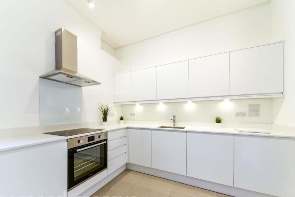 3 Bed 2 Bath Apartment *