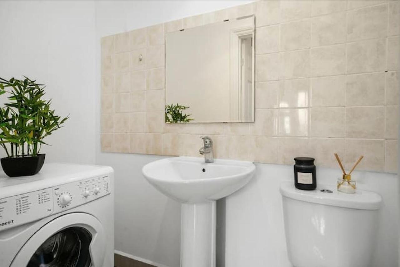 Hanger Lane Hububb Appartement Londres