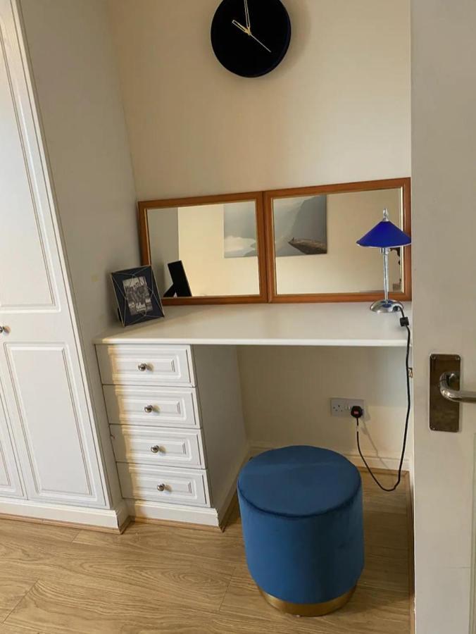 1 Bedroom Flat With Free Parking Apartamento