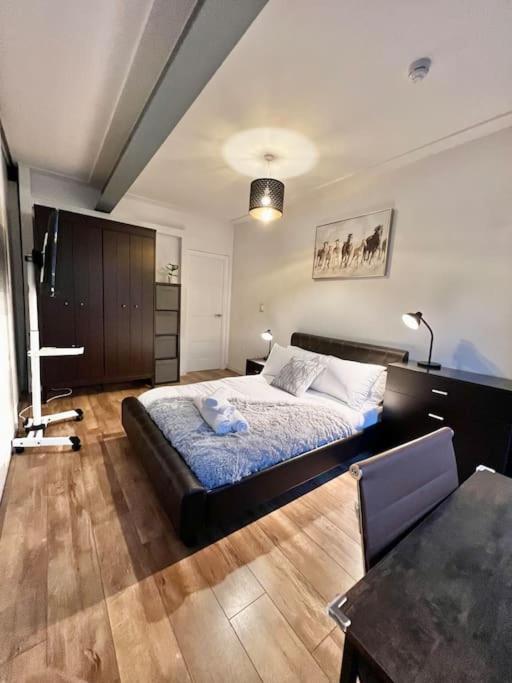 2bed Stratford With Easy Access To London, O2, Excel, Parking Nearby *